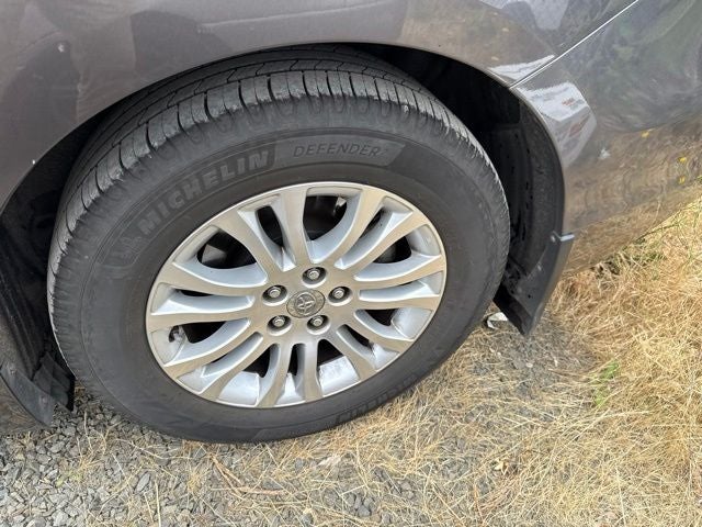 2013 Toyota Sienna XLE 8 Passenger