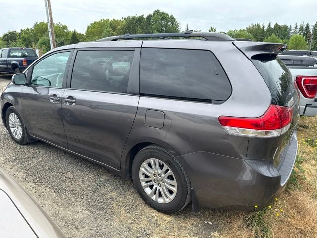 2013 Toyota Sienna XLE 8 Passenger