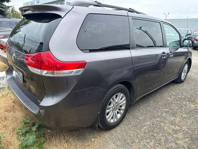 2013 Toyota Sienna XLE 8 Passenger