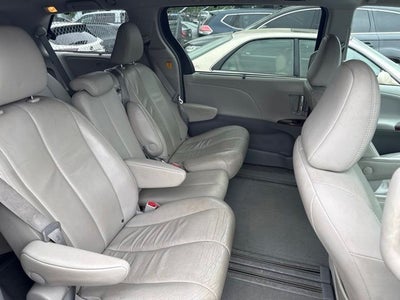 2013 Toyota Sienna XLE 8 Passenger