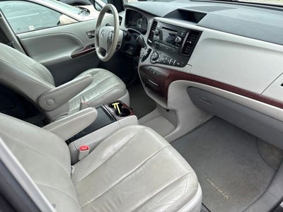 2013 Toyota Sienna XLE 8 Passenger