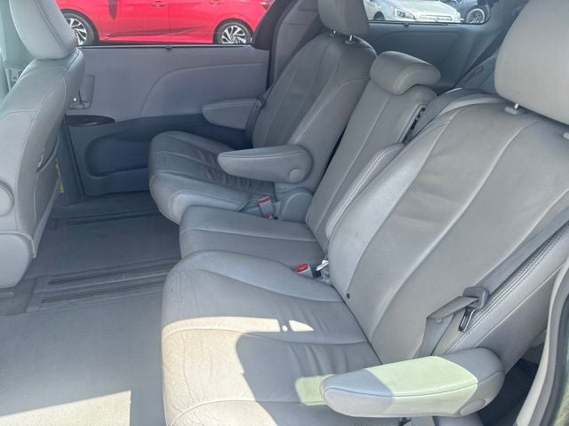2013 Toyota Sienna XLE 8 Passenger