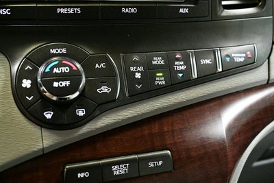 2013 Toyota Sienna XLE 8 Passenger