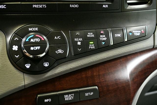 2013 Toyota Sienna XLE 8 Passenger