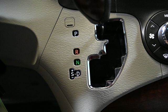 2013 Toyota Sienna XLE 8 Passenger