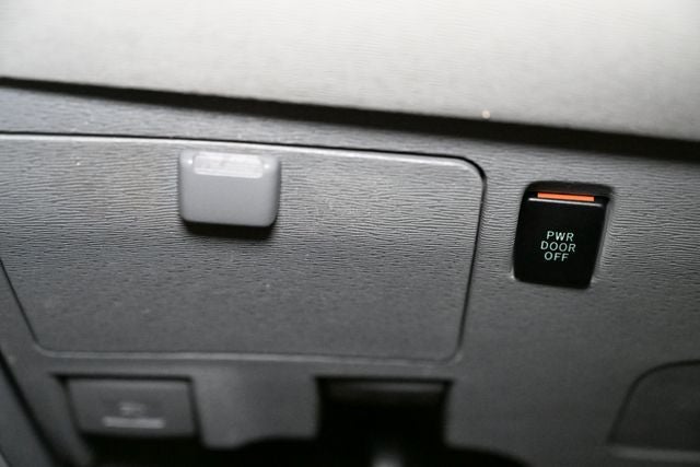 2013 Toyota Sienna XLE 8 Passenger