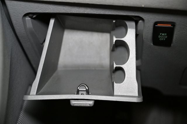 2013 Toyota Sienna XLE 8 Passenger