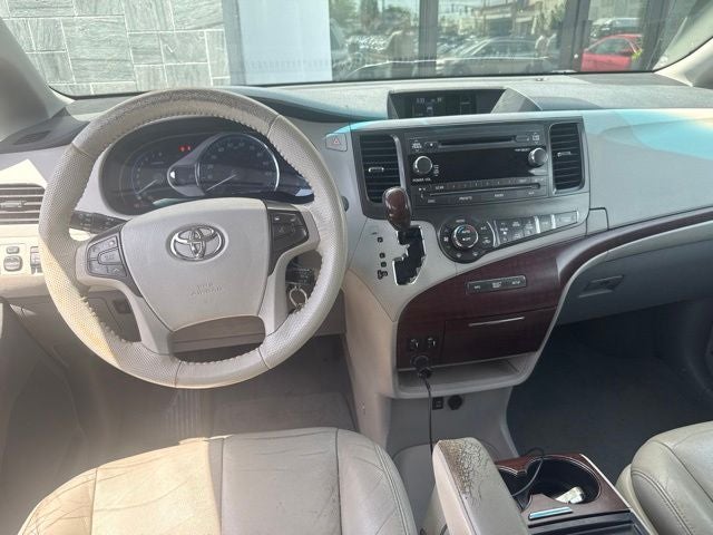 2013 Toyota Sienna XLE 8 Passenger