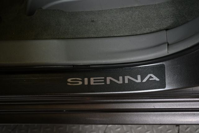 2013 Toyota Sienna XLE 8 Passenger