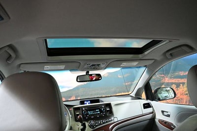 2013 Toyota Sienna XLE 8 Passenger