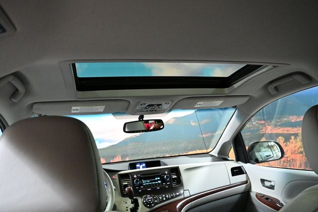 2013 Toyota Sienna XLE 8 Passenger