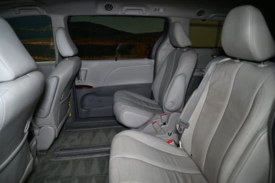 2013 Toyota Sienna XLE 8 Passenger