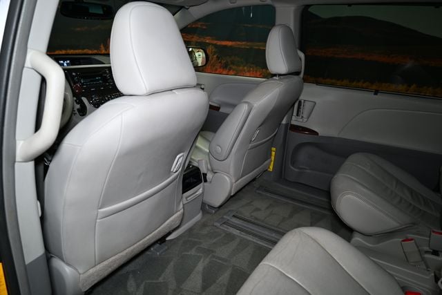 2013 Toyota Sienna XLE 8 Passenger
