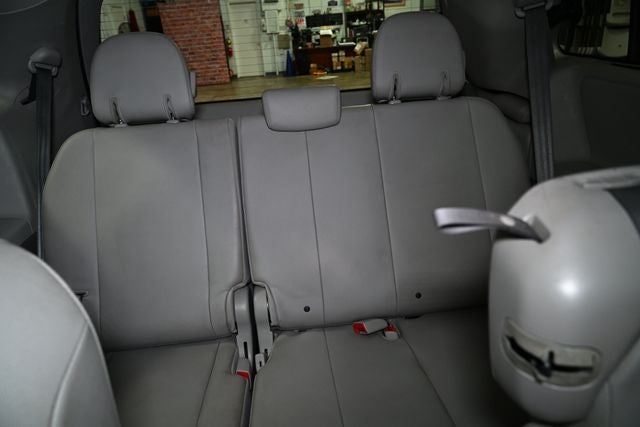 2013 Toyota Sienna XLE 8 Passenger