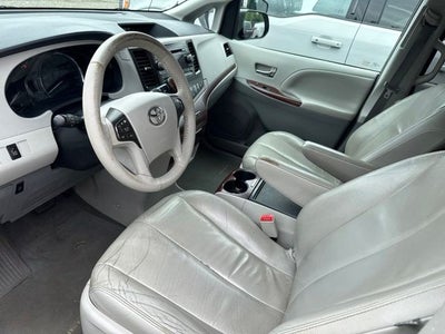 2013 Toyota Sienna XLE 8 Passenger