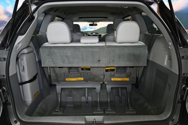 2013 Toyota Sienna XLE 8 Passenger