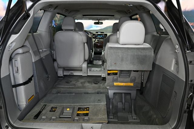 2013 Toyota Sienna XLE 8 Passenger