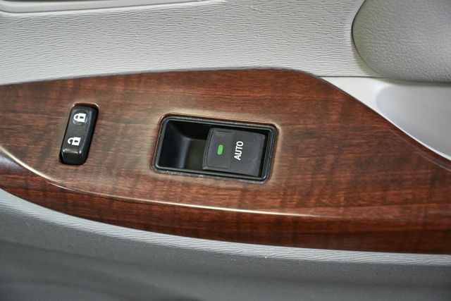 2013 Toyota Sienna XLE 8 Passenger