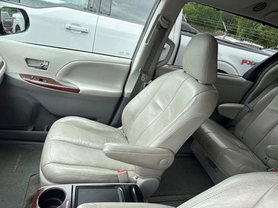 2013 Toyota Sienna XLE 8 Passenger