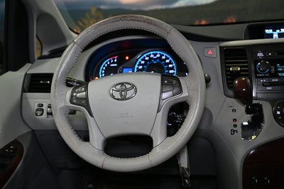 2013 Toyota Sienna XLE 8 Passenger