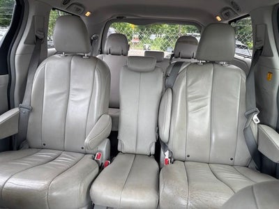 2013 Toyota Sienna XLE 8 Passenger