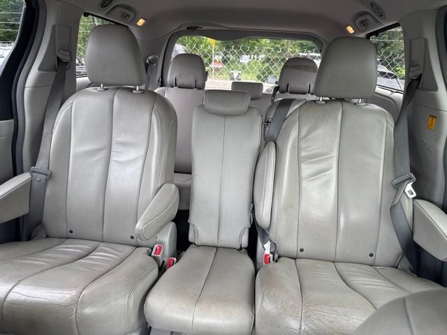 2013 Toyota Sienna XLE 8 Passenger