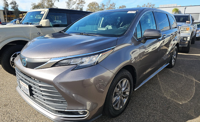 2022 Toyota Sienna XLE 7 Passenger
