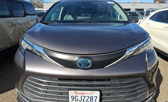 2022 Toyota Sienna XLE 7 Passenger