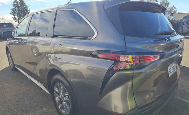 2022 Toyota Sienna XLE 7 Passenger