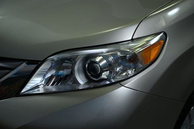 2017 Toyota Sienna XLE 8 Passenger