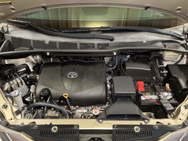 2017 Toyota Sienna XLE 8 Passenger