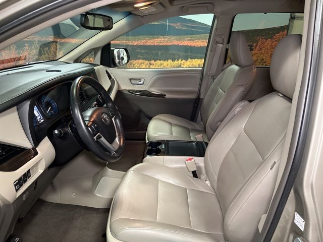 2017 Toyota Sienna XLE 8 Passenger