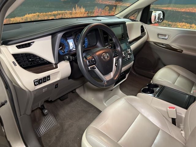 2017 Toyota Sienna XLE 8 Passenger