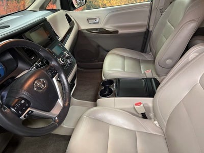 2017 Toyota Sienna XLE 8 Passenger