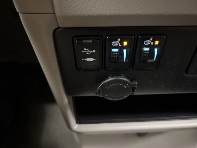 2017 Toyota Sienna XLE 8 Passenger