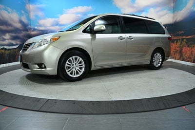 2017 Toyota Sienna XLE 8 Passenger