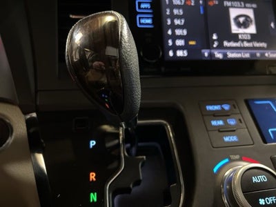 2017 Toyota Sienna XLE 8 Passenger