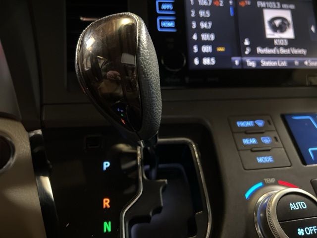 2017 Toyota Sienna XLE 8 Passenger