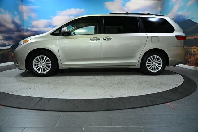2017 Toyota Sienna XLE 8 Passenger