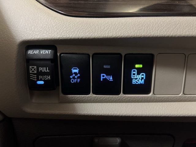 2017 Toyota Sienna XLE 8 Passenger