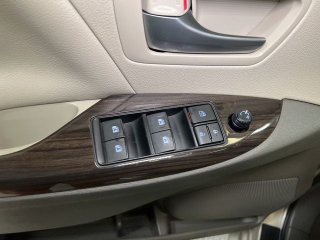 2017 Toyota Sienna XLE 8 Passenger