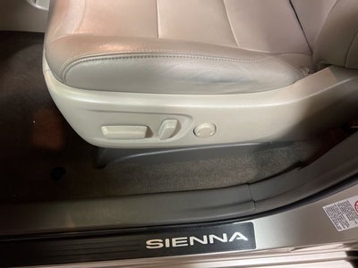 2017 Toyota Sienna XLE 8 Passenger