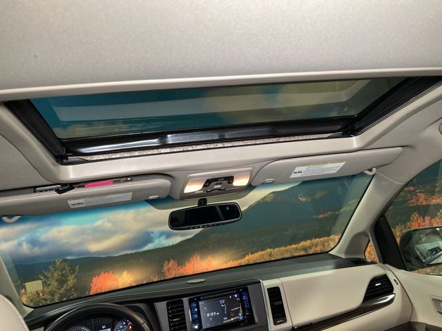 2017 Toyota Sienna XLE 8 Passenger