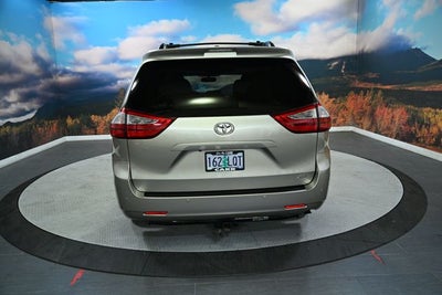 2017 Toyota Sienna XLE 8 Passenger