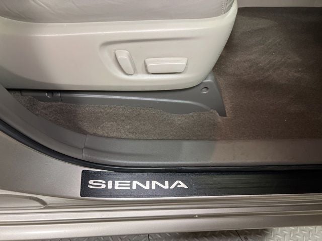 2017 Toyota Sienna XLE 8 Passenger