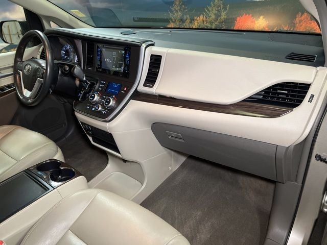2017 Toyota Sienna XLE 8 Passenger
