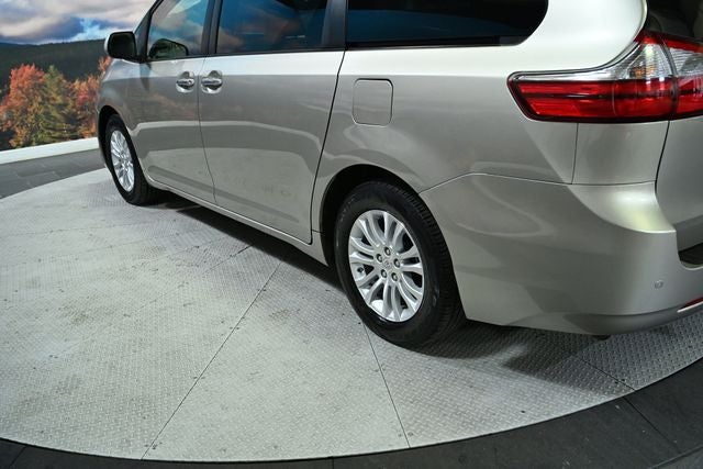 2017 Toyota Sienna XLE 8 Passenger