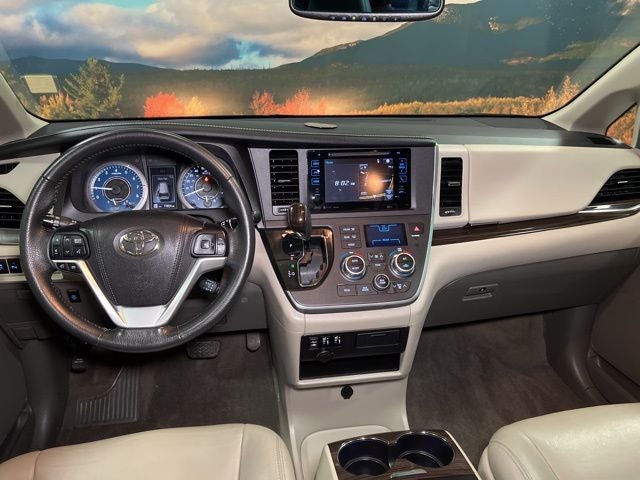 2017 Toyota Sienna XLE 8 Passenger
