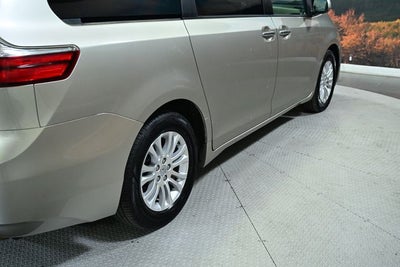 2017 Toyota Sienna XLE 8 Passenger