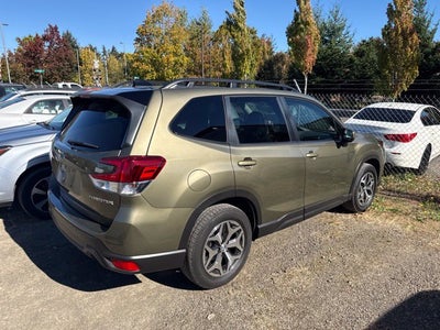 2024 Subaru Forester Premium